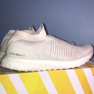UltraBOOST LACELESS White